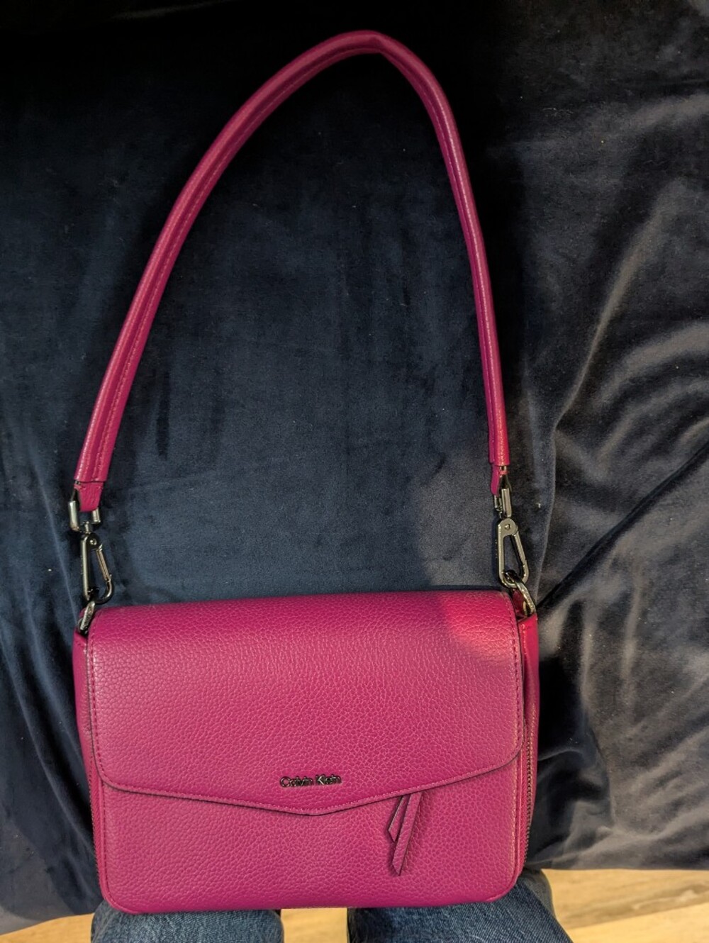 Calvin Klein Ava Novelty Demi Shoulder Bag in Raspberry